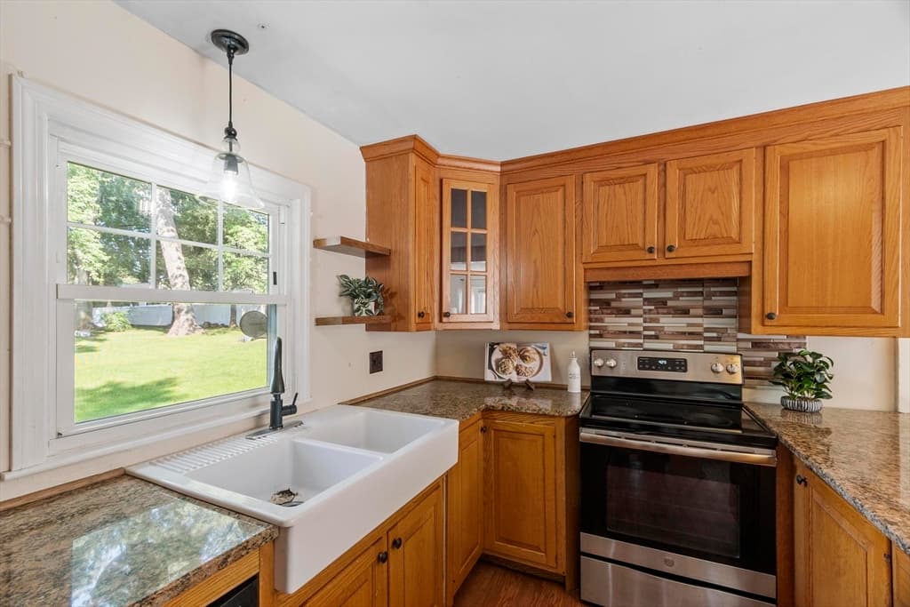 Single Family Residence at 214 Brigham Hill Rd, Grafton MA 01536, Grafton, photo 5 of 42
