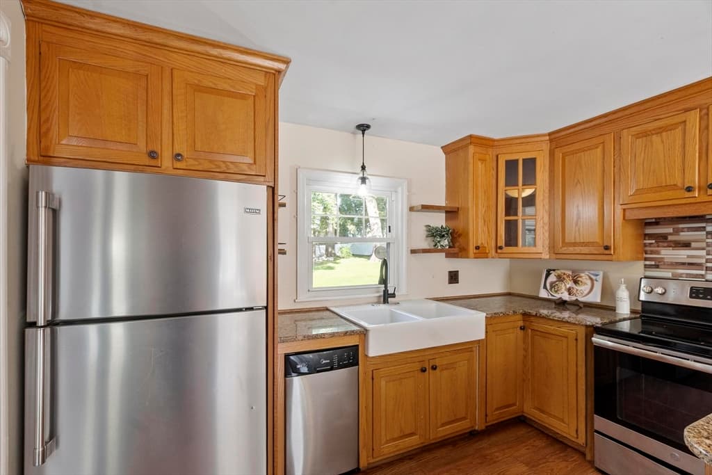 Single Family Residence at 214 Brigham Hill Rd, Grafton MA 01536, Grafton, photo 4 of 42
