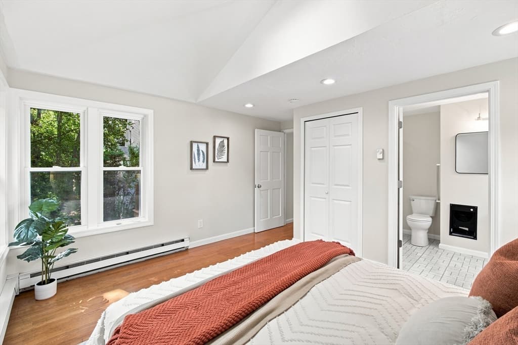 Single Family Residence at 31 Barnard Rd, Worcester MA 01605, Worcester, photo 13 of 42