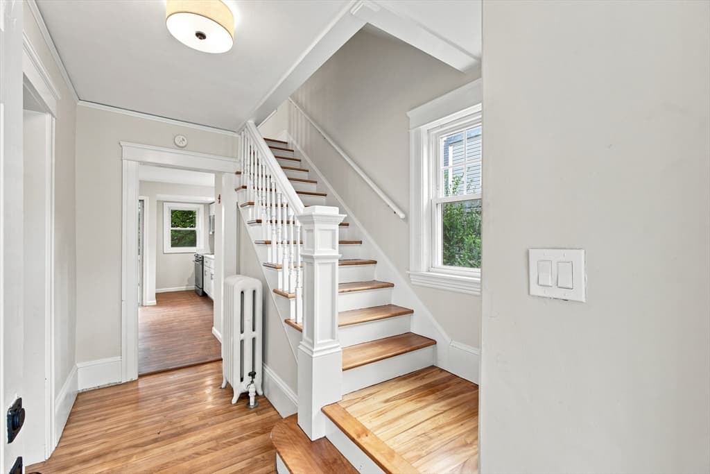 Single Family Residence at 31 Barnard Rd, Worcester MA 01605, Worcester, photo 3 of 42