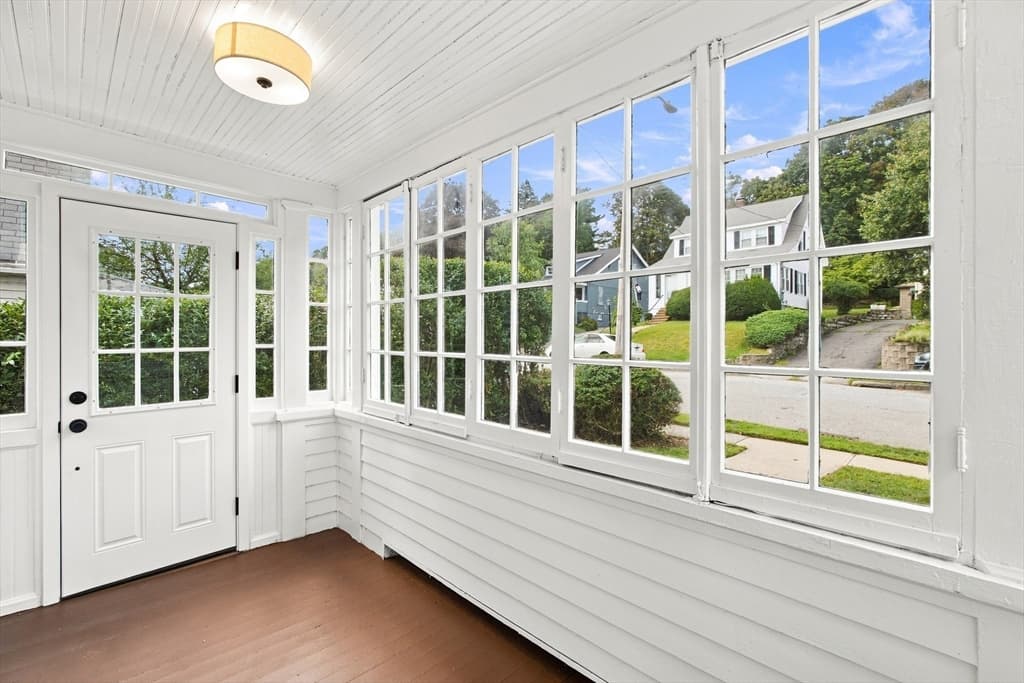 Single Family Residence at 31 Barnard Rd, Worcester MA 01605, Worcester, photo 32 of 42