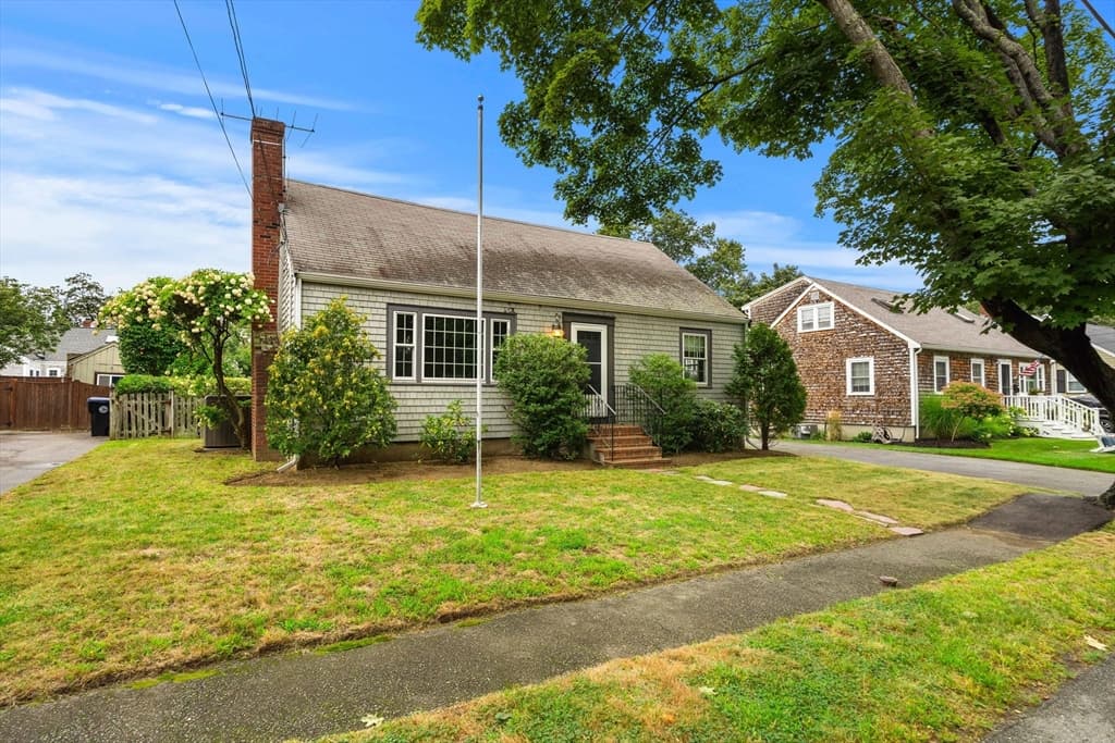 Single Family Residence at 18 Iverson Rd, Beverly MA 01915, Beverly, photo 3 of 31
