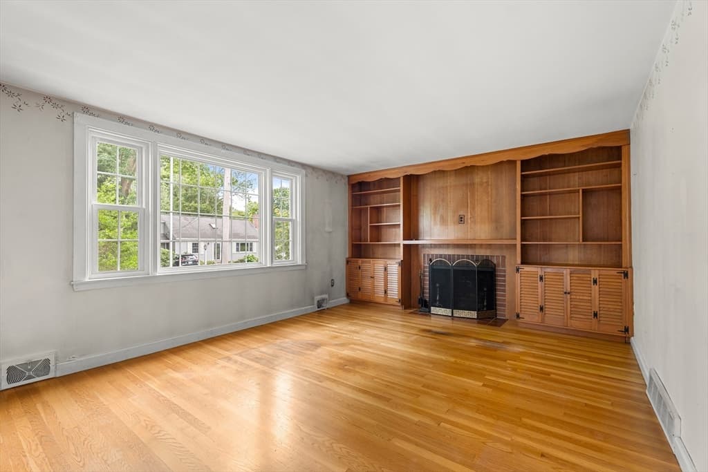 Single Family Residence at 18 Iverson Rd, Beverly MA 01915, Beverly, photo 5 of 31