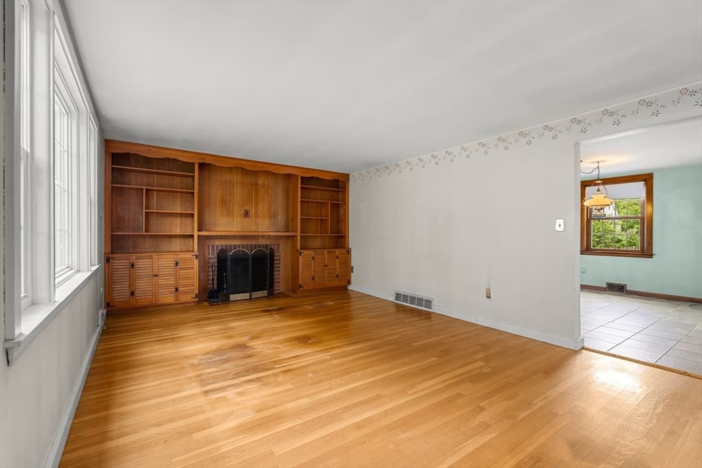 Single Family Residence at 18 Iverson Rd, Beverly MA 01915, Beverly, photo 4 of 31