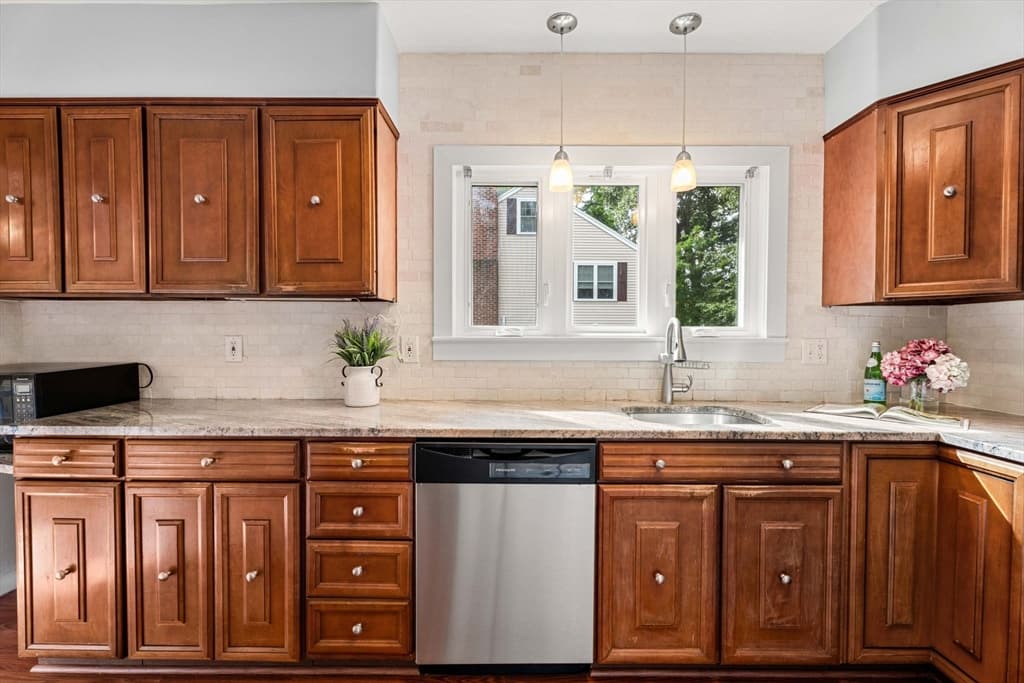Single Family Residence at 21 Evelyn Pl, Quincy MA 02171, Quincy, photo 6 of 30