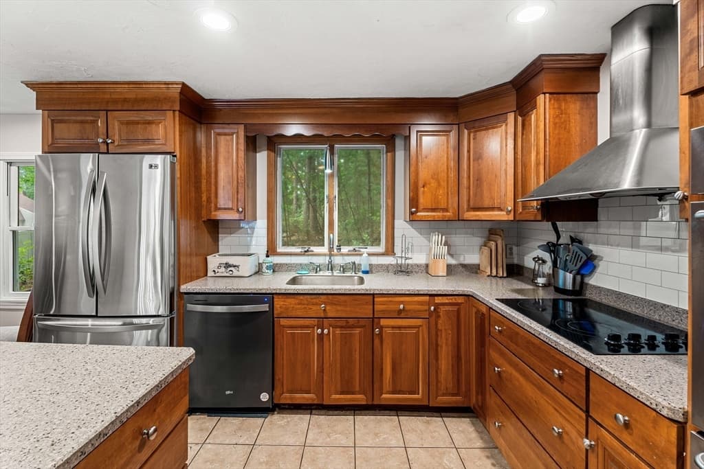 Single Family Residence at 10 Albert, Billerica MA 01821, Billerica, photo 6 of 25