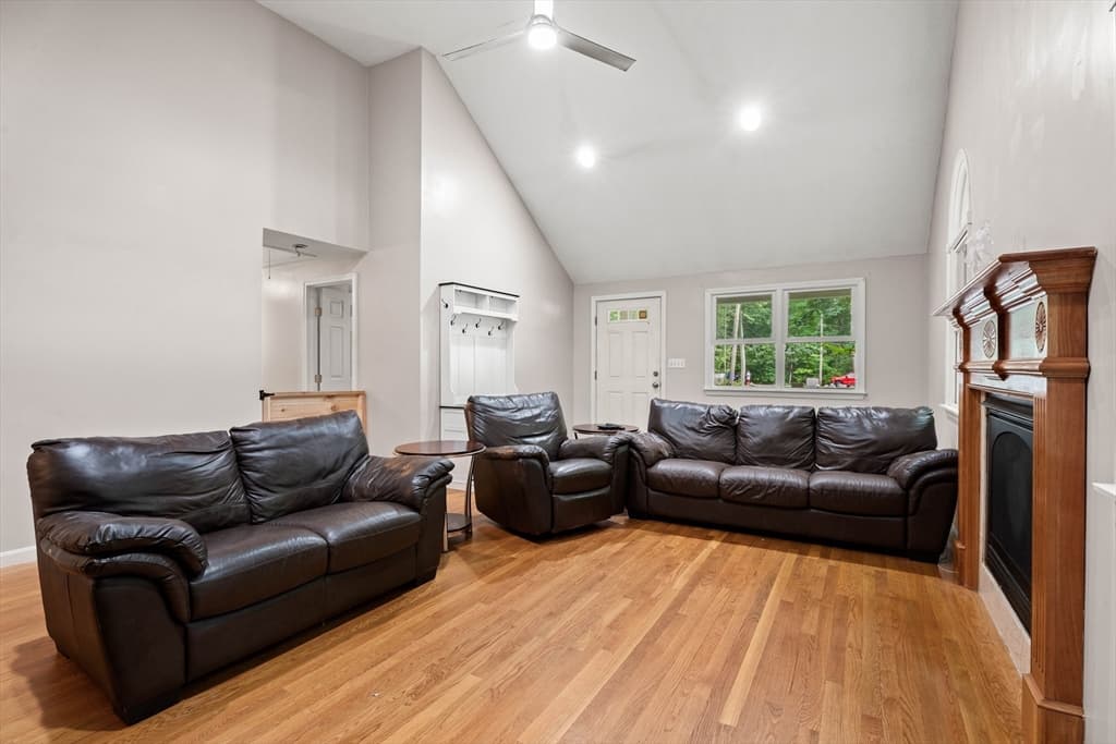 Single Family Residence at 10 Albert, Billerica MA 01821, Billerica, photo 10 of 25
