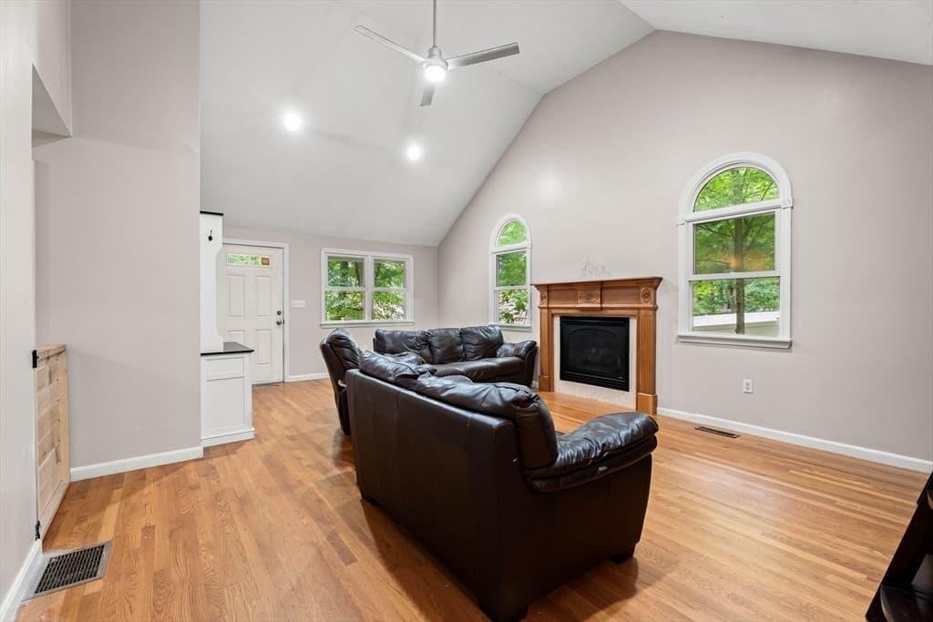 Single Family Residence at 10 Albert, Billerica MA 01821, Billerica, photo 11 of 25