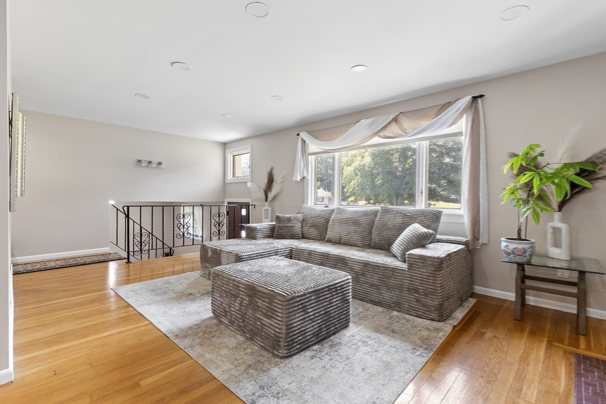 Single Family Residence at 27 Lyman Rd, Framingham MA 01701, Framingham, photo 3 of 28