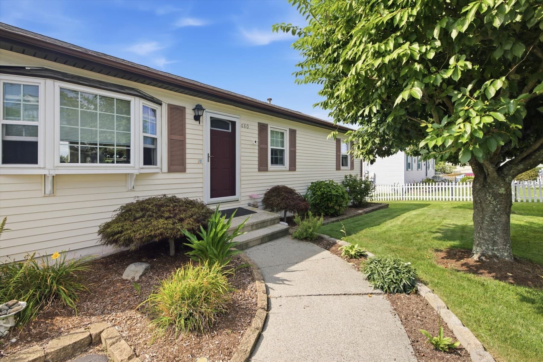 Single Family Residence at 680 N Underwood St, Fall River MA 02720, Fall River, photo 2 of 41