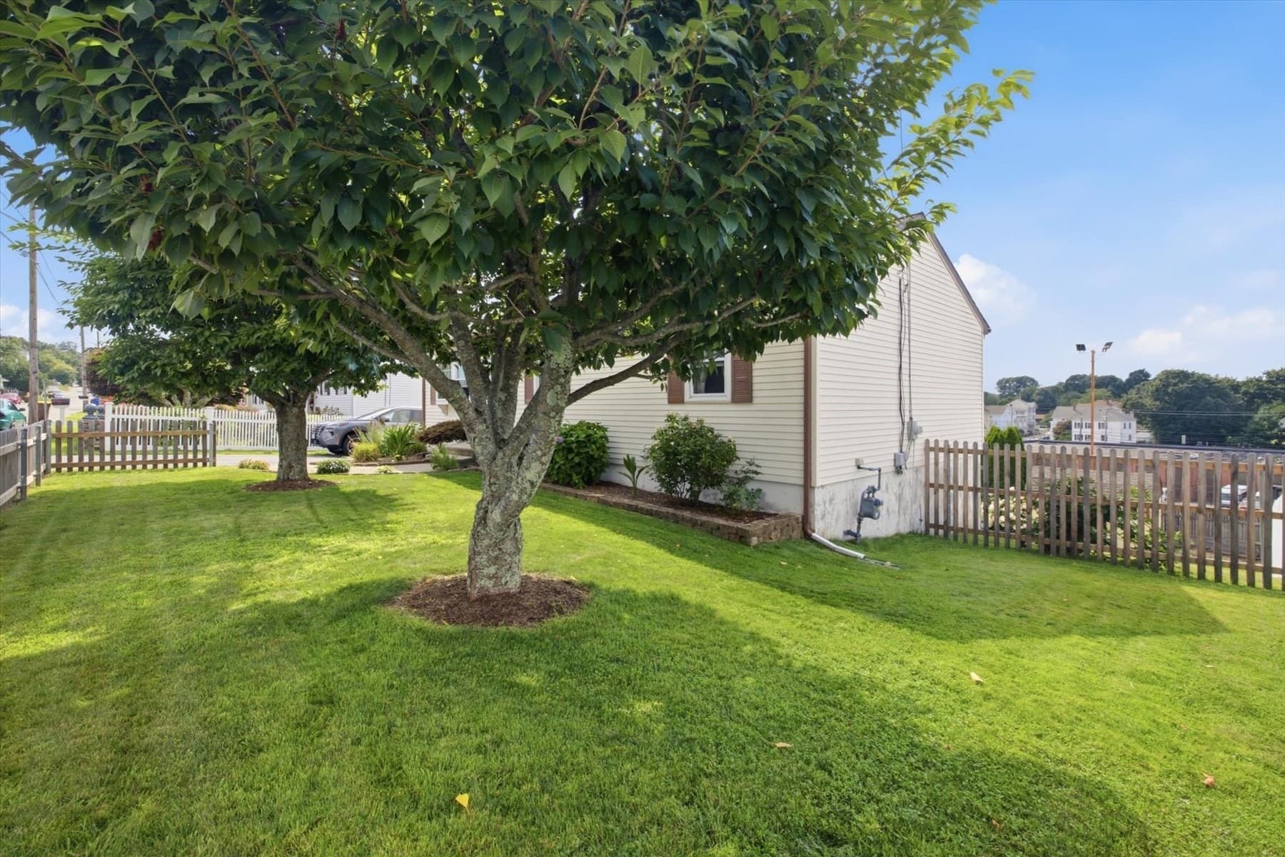 Single Family Residence at 680 N Underwood St, Fall River MA 02720, Fall River, photo 4 of 41