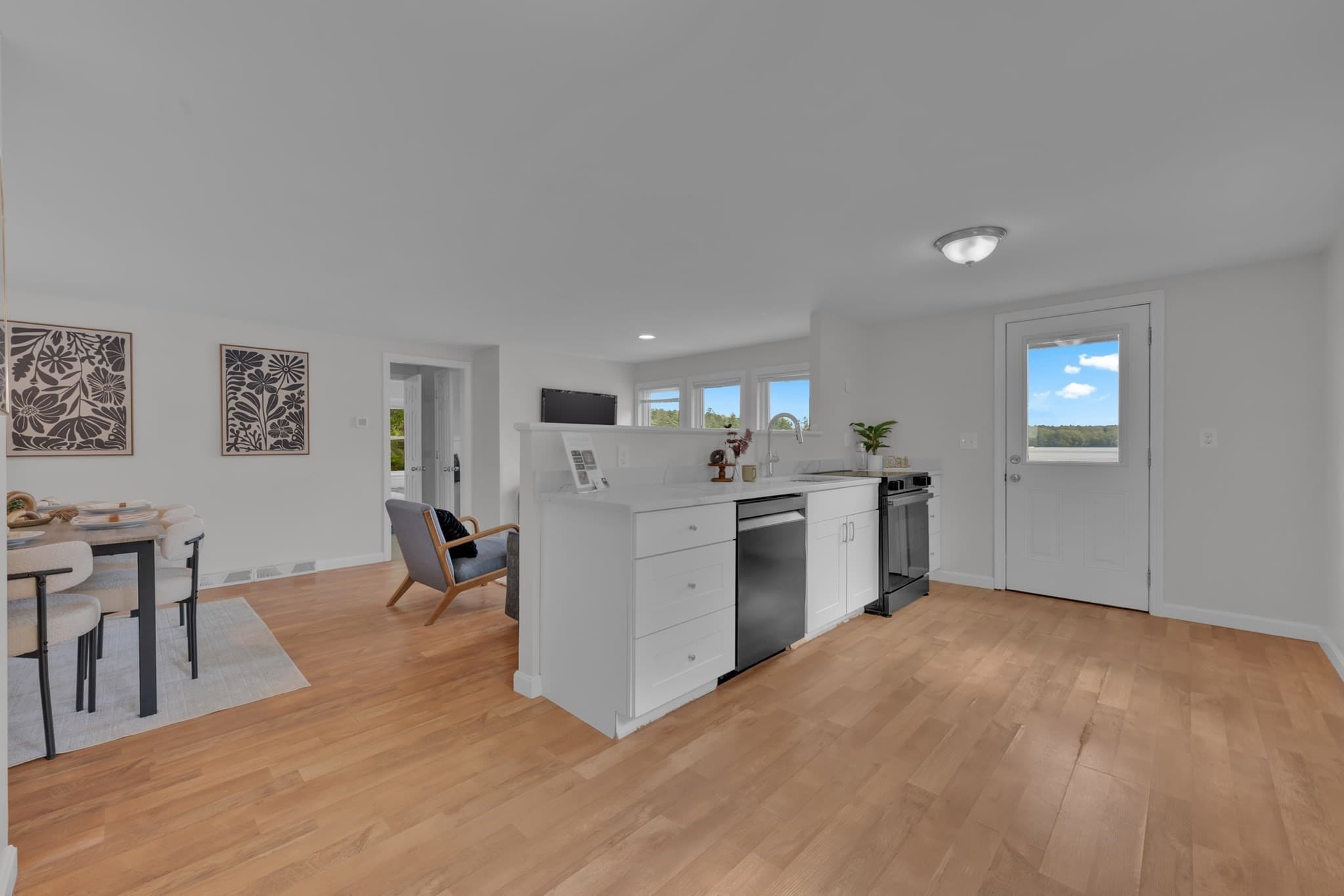 Single Family Residence at 1 Summer Village Rd, Westford MA 01886, Westford, photo 3 of 29