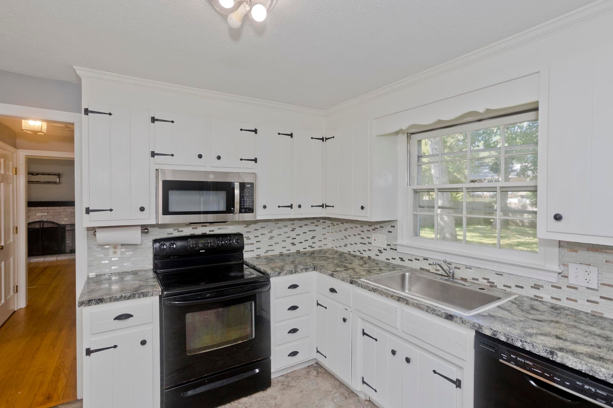 Single Family Residence at 50 Crystal Brook Dr, Springfield MA 01118, Springfield, photo 6 of 30