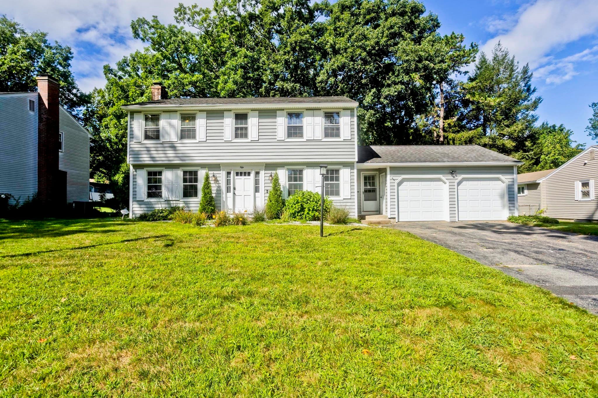 50 Crystal Brook Dr, Springfield MA 01118