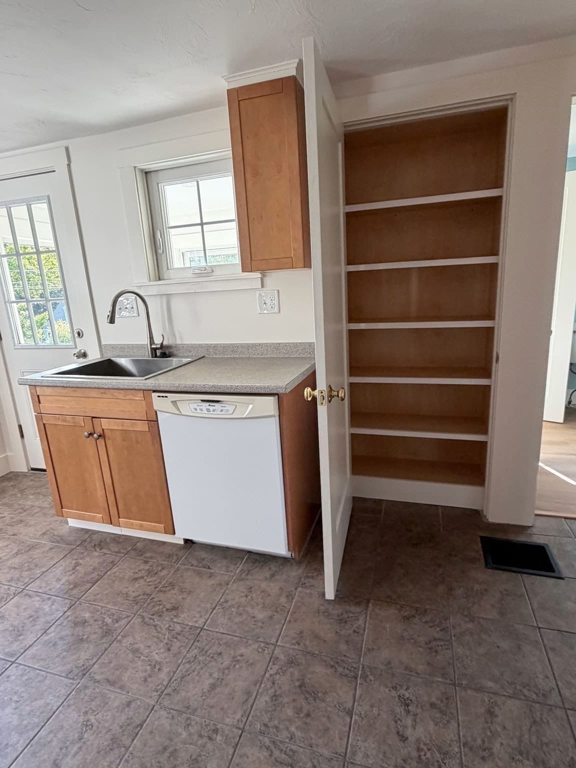 Single Family Residence at 40 Marshall Rd, Fitchburg MA 01420, Fitchburg, photo 25 of 32