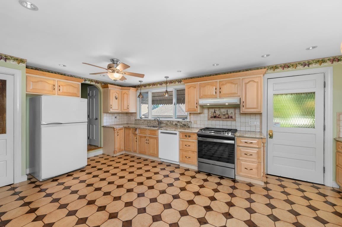 Single Family Residence at 14 Lafayette St, Waltham MA 02453, photo 18 of 37