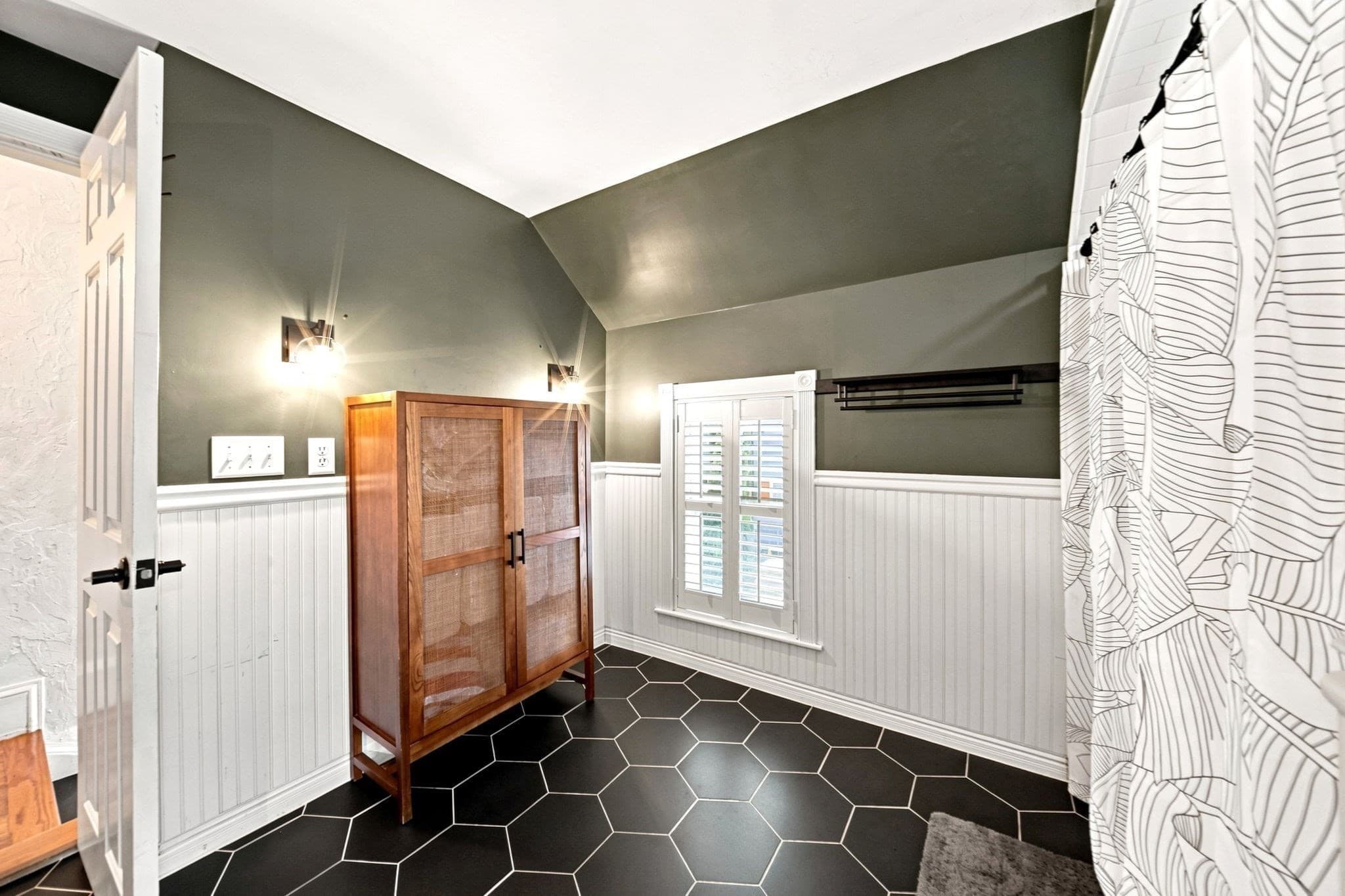 Single Family Residence at 8 Charles St, Stoneham MA 02180, Stoneham, photo 22 of 35