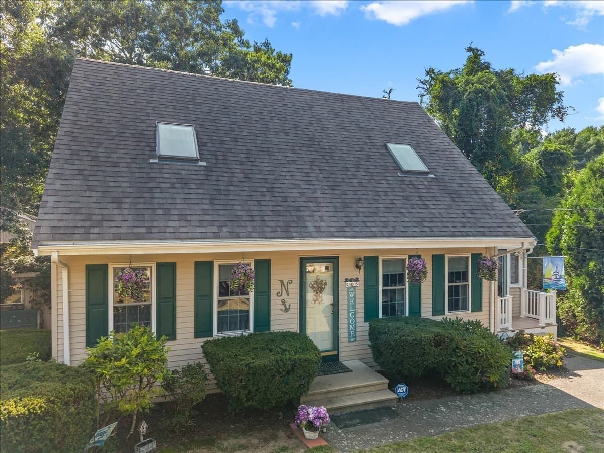 108 Wareham Lake Shore Dr, Wareham MA 02538