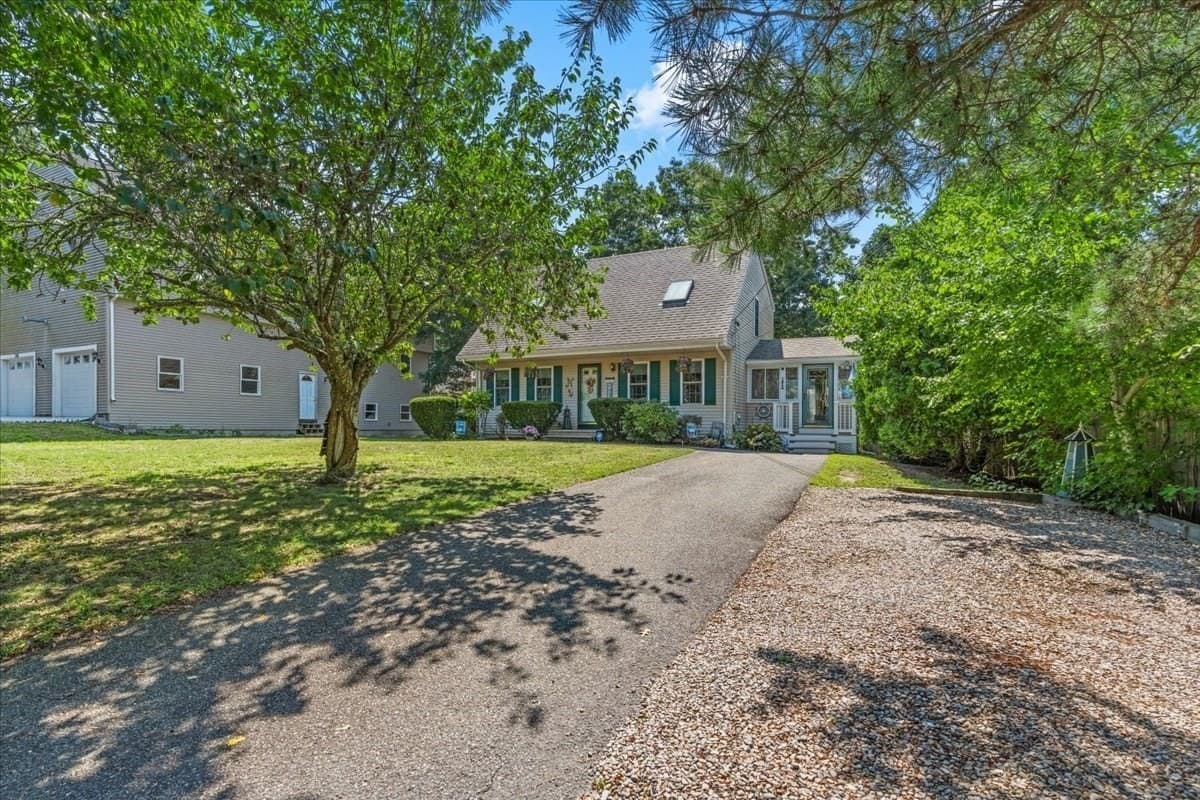 Single Family Residence at 108 Wareham Lake Shore Dr, Wareham MA 02538, Wareham, photo 5 of 42