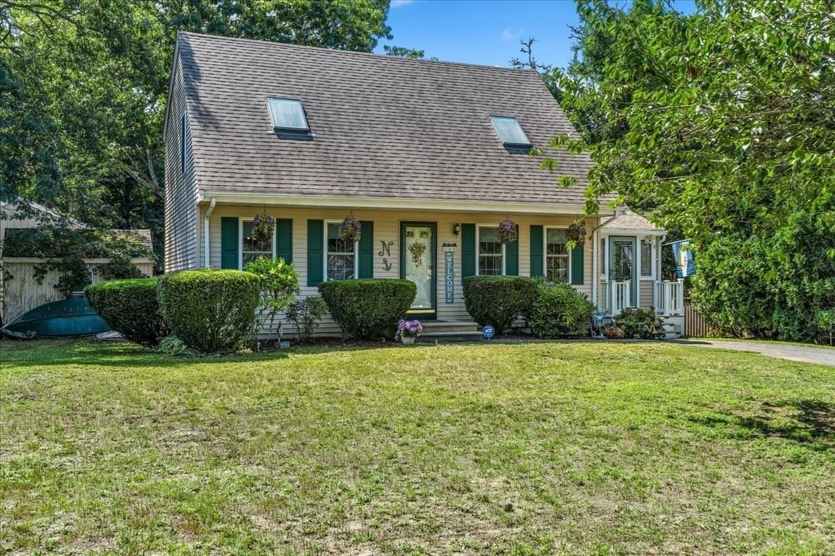 Single Family Residence at 108 Wareham Lake Shore Dr, Wareham MA 02538, Wareham, photo 4 of 42