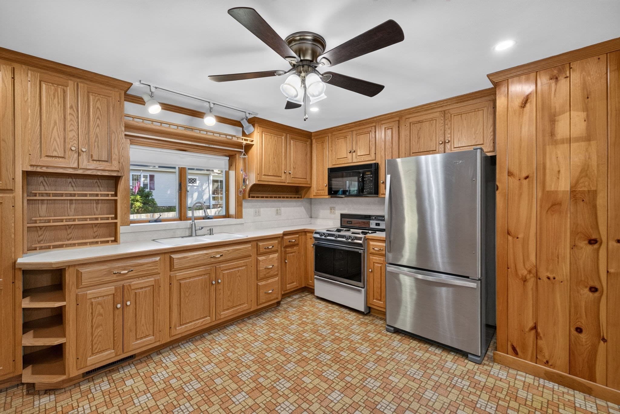 Single Family Residence at 1 Vincent St, Middleboro MA 02346, Middleboro, photo 13 of 38