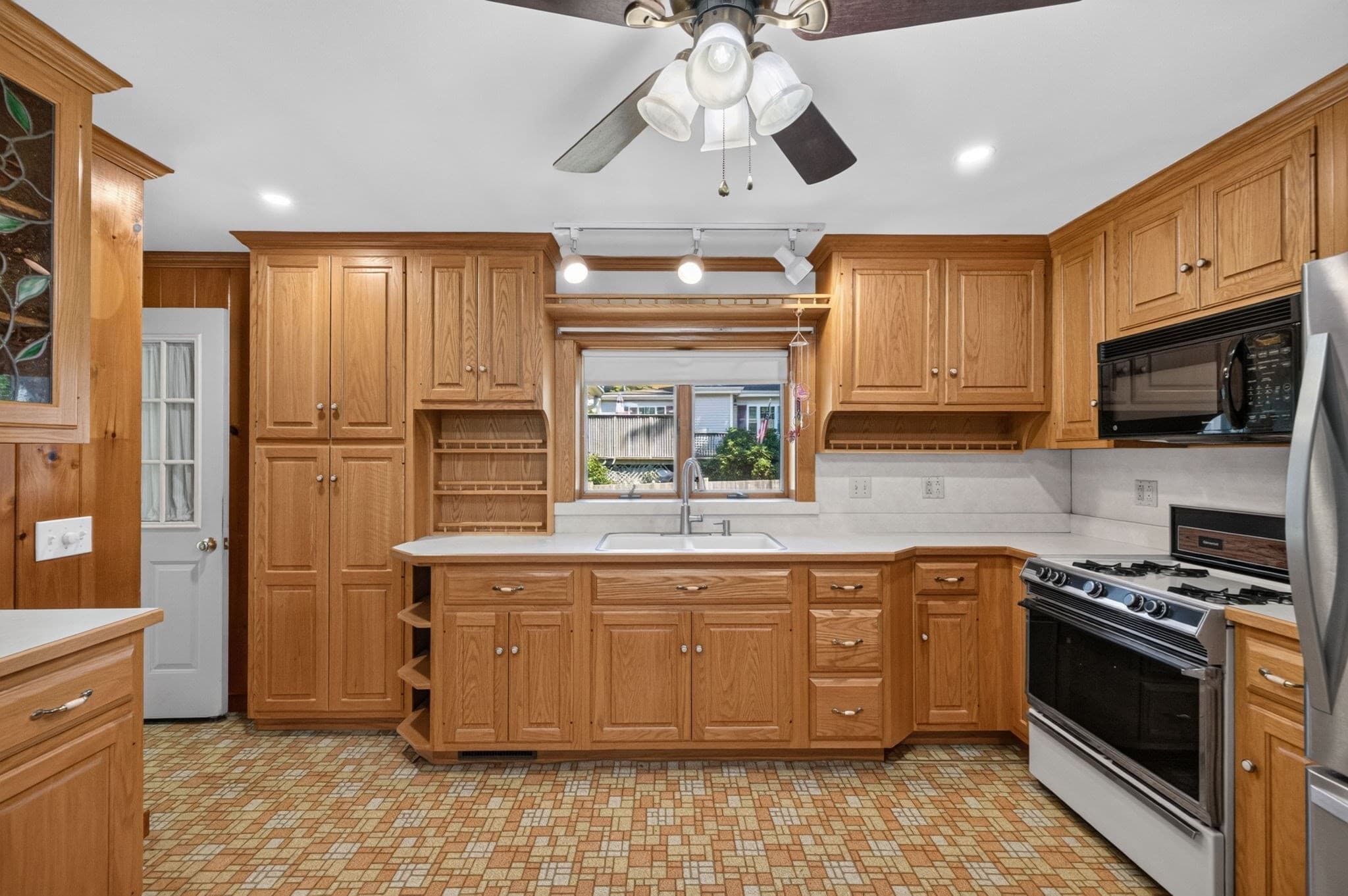Single Family Residence at 1 Vincent St, Middleboro MA 02346, Middleboro, photo 12 of 38