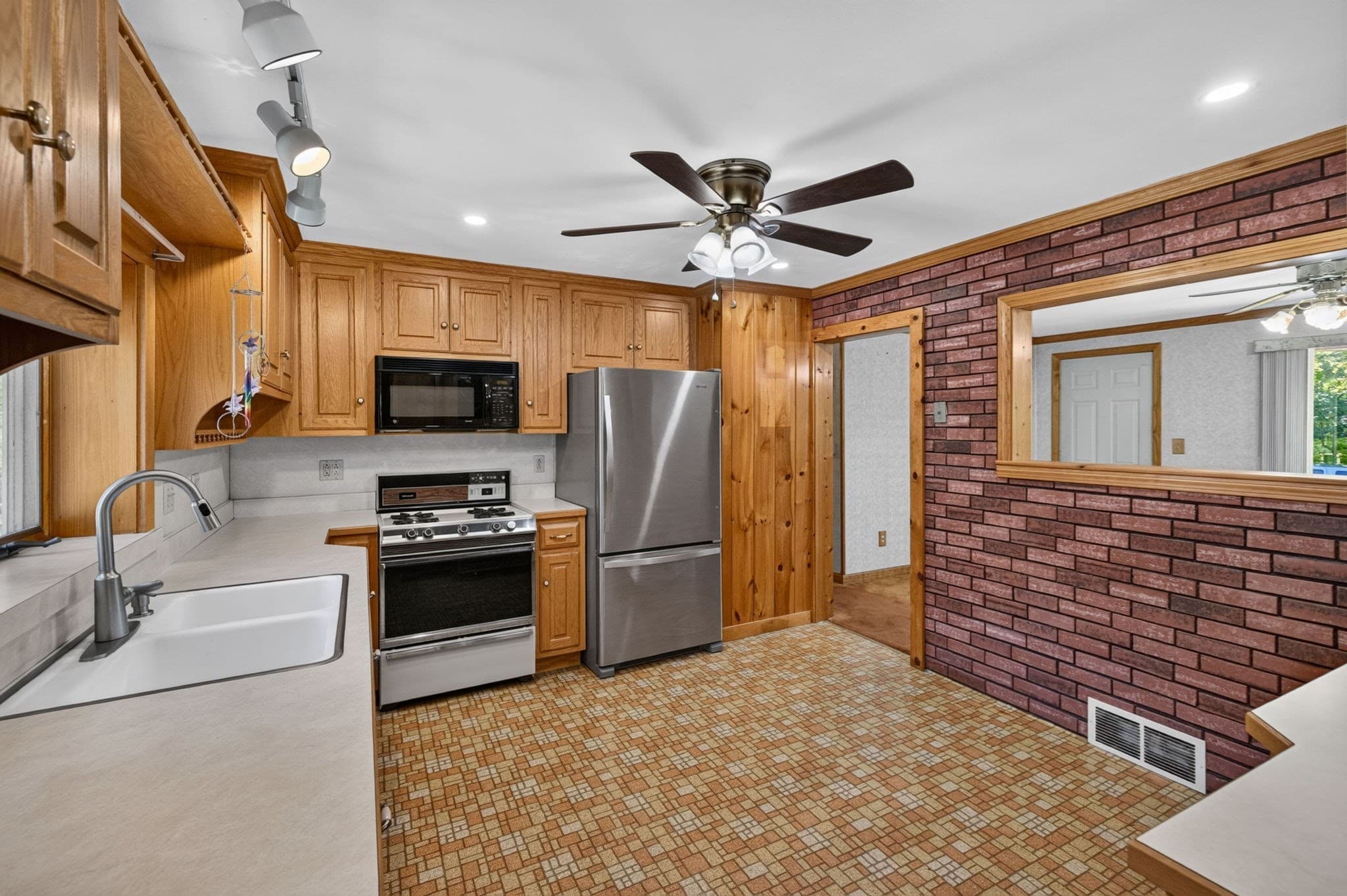 Single Family Residence at 1 Vincent St, Middleboro MA 02346, Middleboro, photo 14 of 38