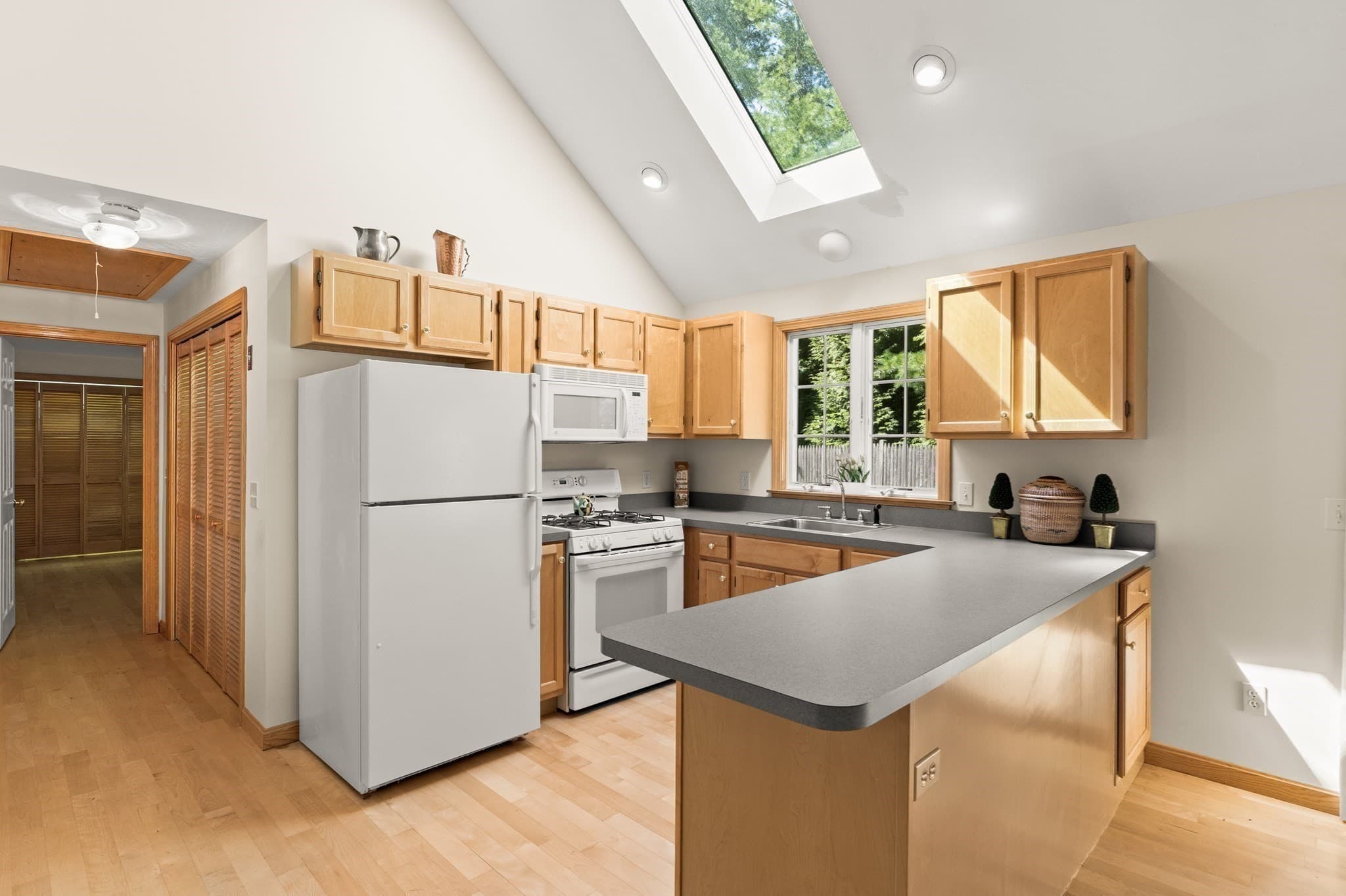 Single Family Residence at 137 Wianno Circle, Barnstable MA 02655, Barnstable, photo 13 of 39