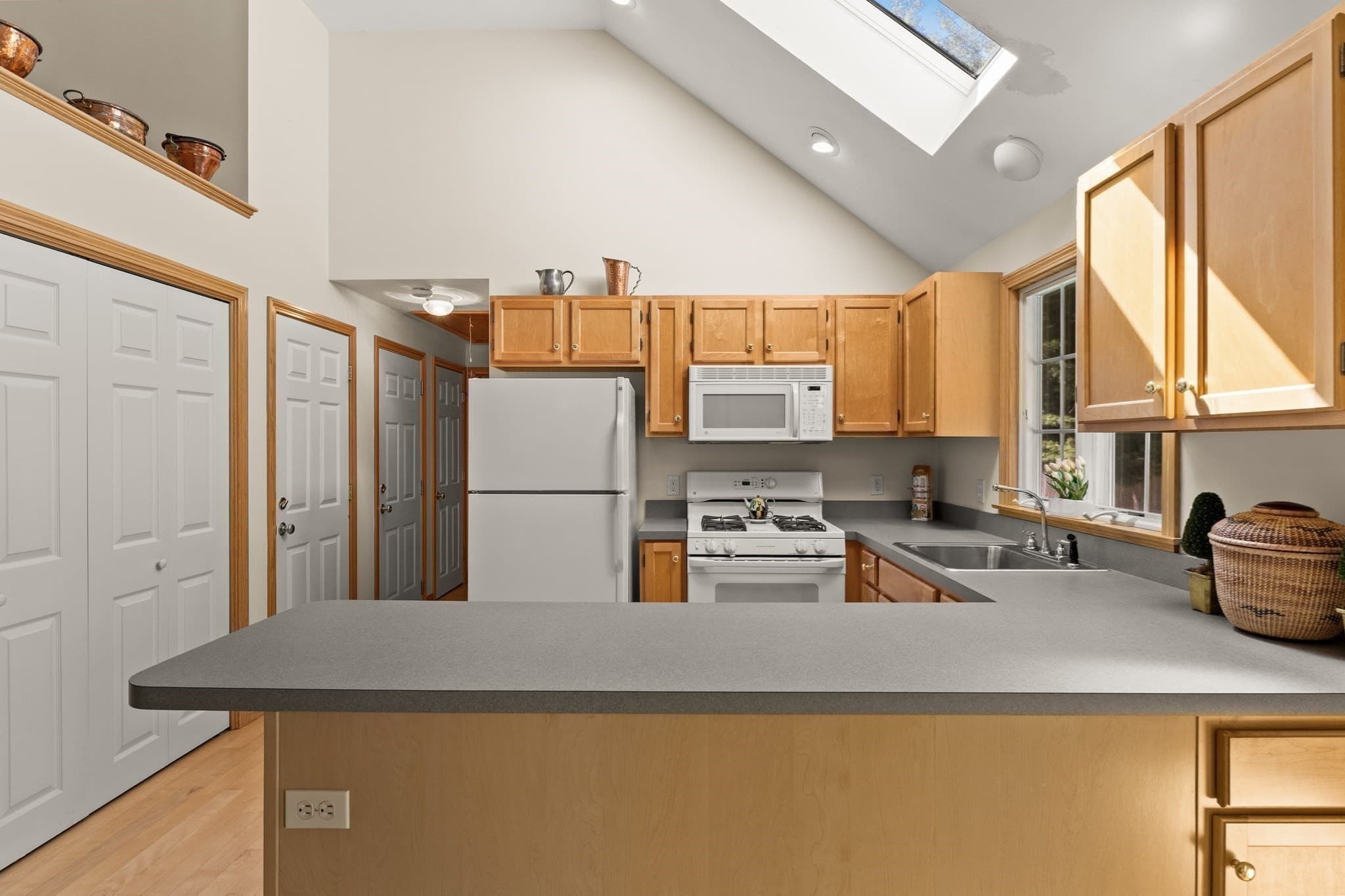 Single Family Residence at 137 Wianno Circle, Barnstable MA 02655, Barnstable, photo 12 of 39