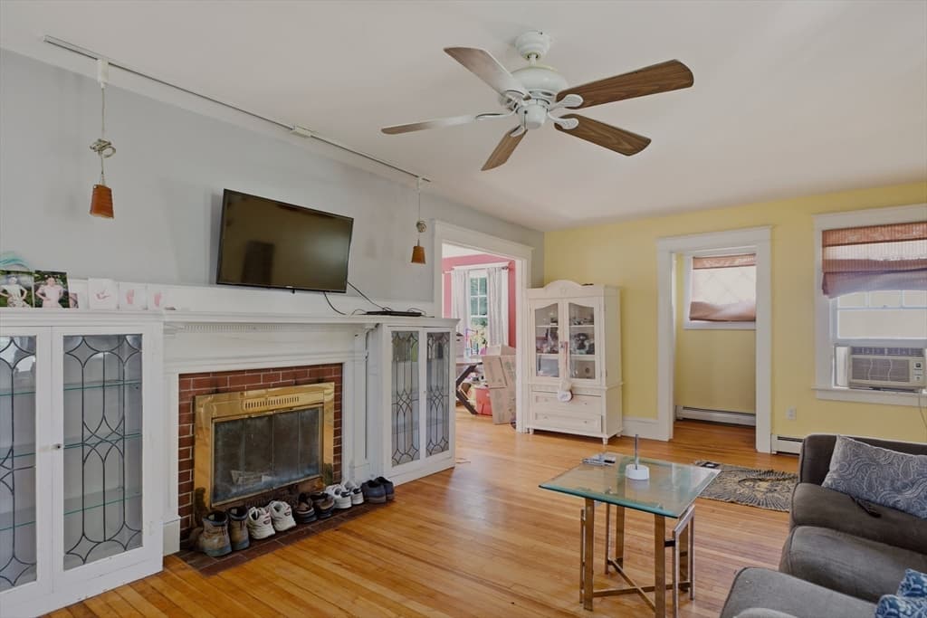 Single Family Residence at 283 Montgomery St, Fall River MA 02720, Fall River, photo 13 of 38