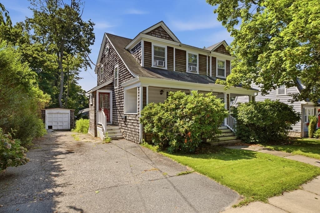 283 Montgomery St, Fall River MA 02720
