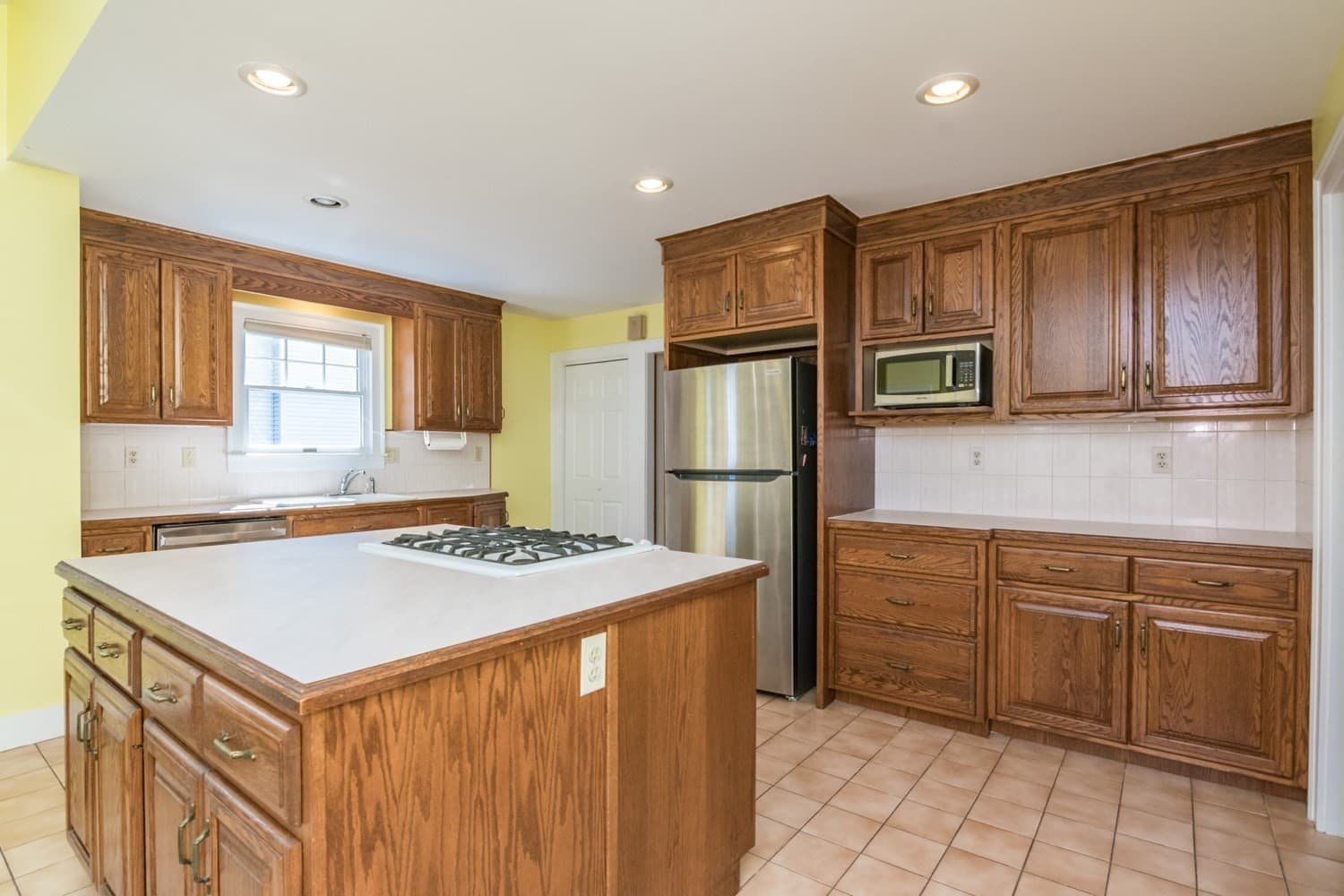 Single Family Residence at 32 Elmwood Ave, Longmeadow MA 01106, Longmeadow, photo 13 of 39