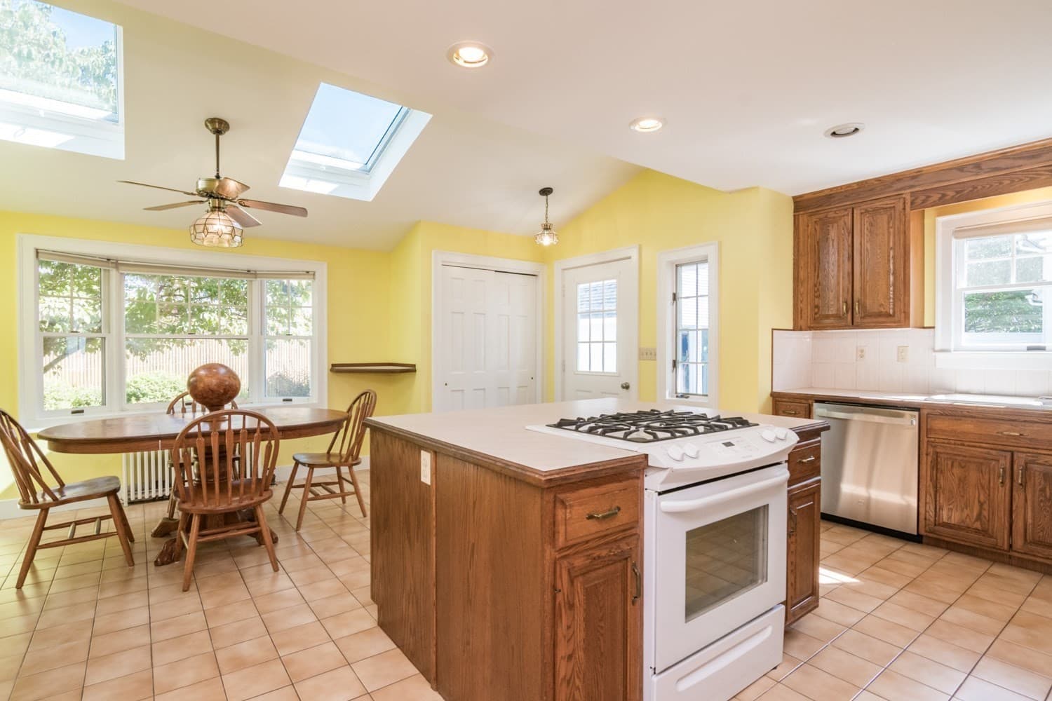 Single Family Residence at 32 Elmwood Ave, Longmeadow MA 01106, Longmeadow, photo 10 of 39