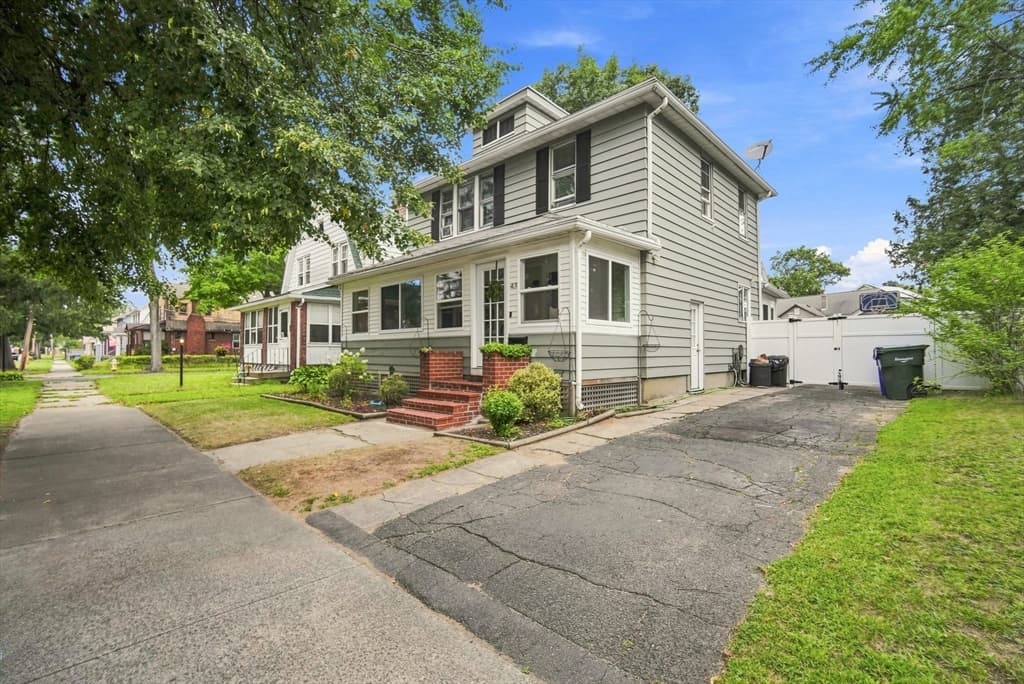 Single Family Residence at 43 Corona St, Springfield MA 01104, Springfield, photo 2 of 34
