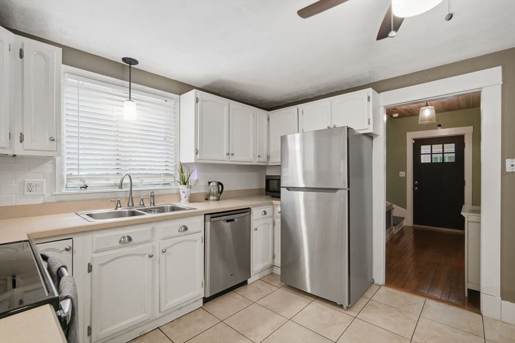 Single Family Residence at 43 Corona St, Springfield MA 01104, Springfield, photo 13 of 34