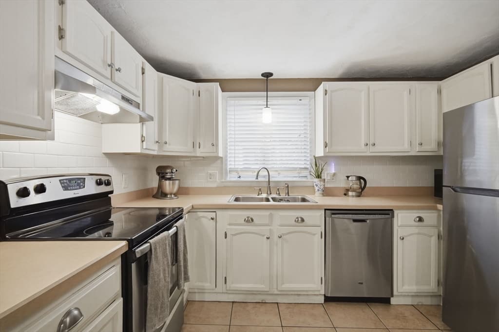 Single Family Residence at 43 Corona St, Springfield MA 01104, Springfield, photo 12 of 34