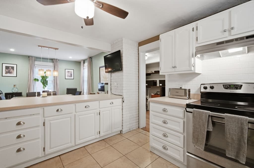 Single Family Residence at 43 Corona St, Springfield MA 01104, Springfield, photo 14 of 34