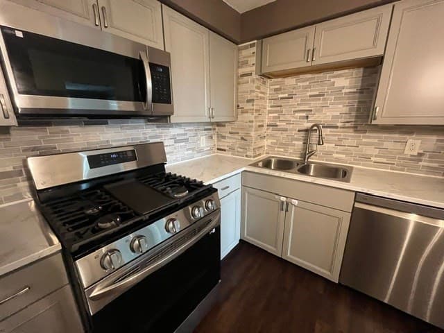 Condominium at 464 Bank St # 5, Fall River MA 02720, Fall River, photo 4 of 13