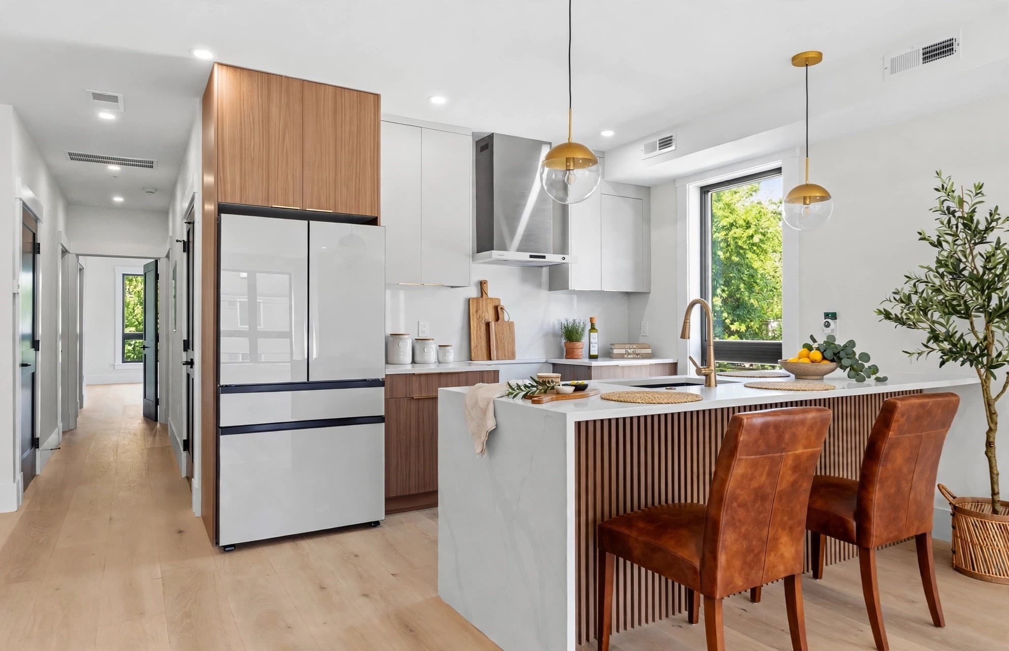 Condominium at 17 Holmes # 2R, Quincy MA 02171, Quincy, photo 2 of 14