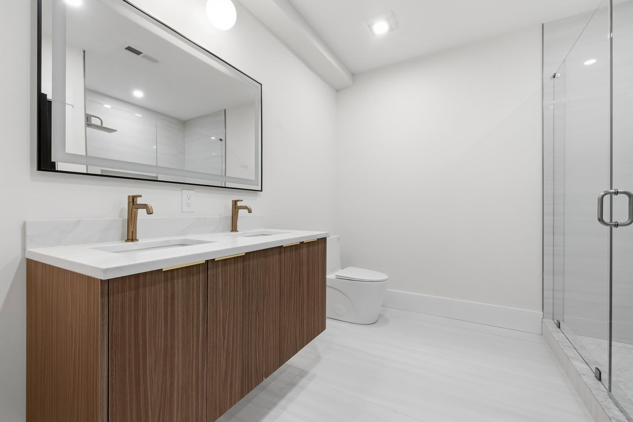 Condominium at 17 Holmes # 2R, Quincy MA 02171, Quincy, photo 7 of 14