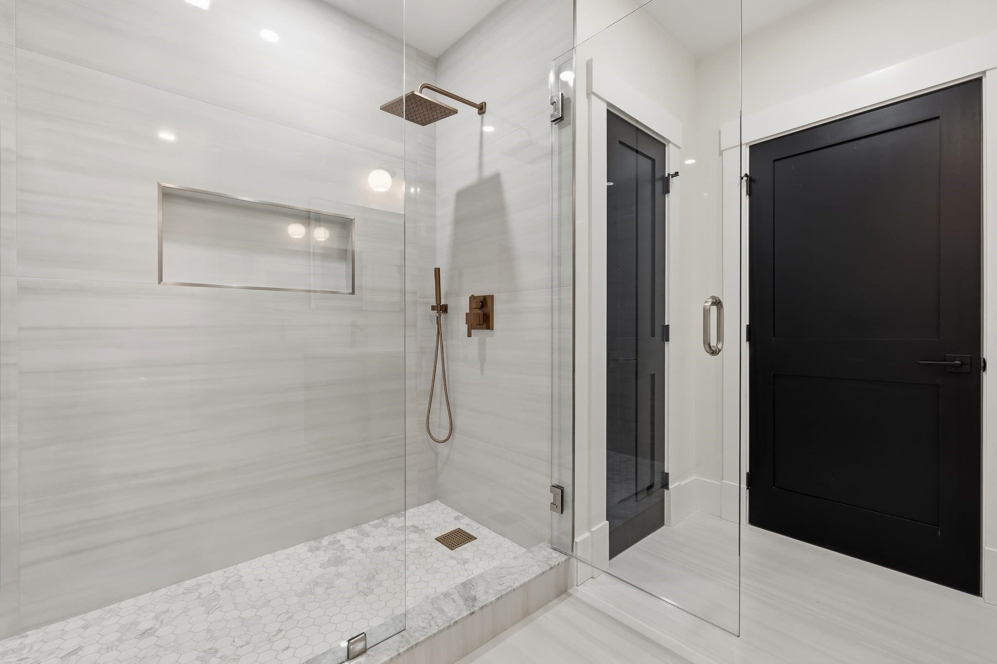 Condominium at 17 Holmes # 2R, Quincy MA 02171, Quincy, photo 4 of 14