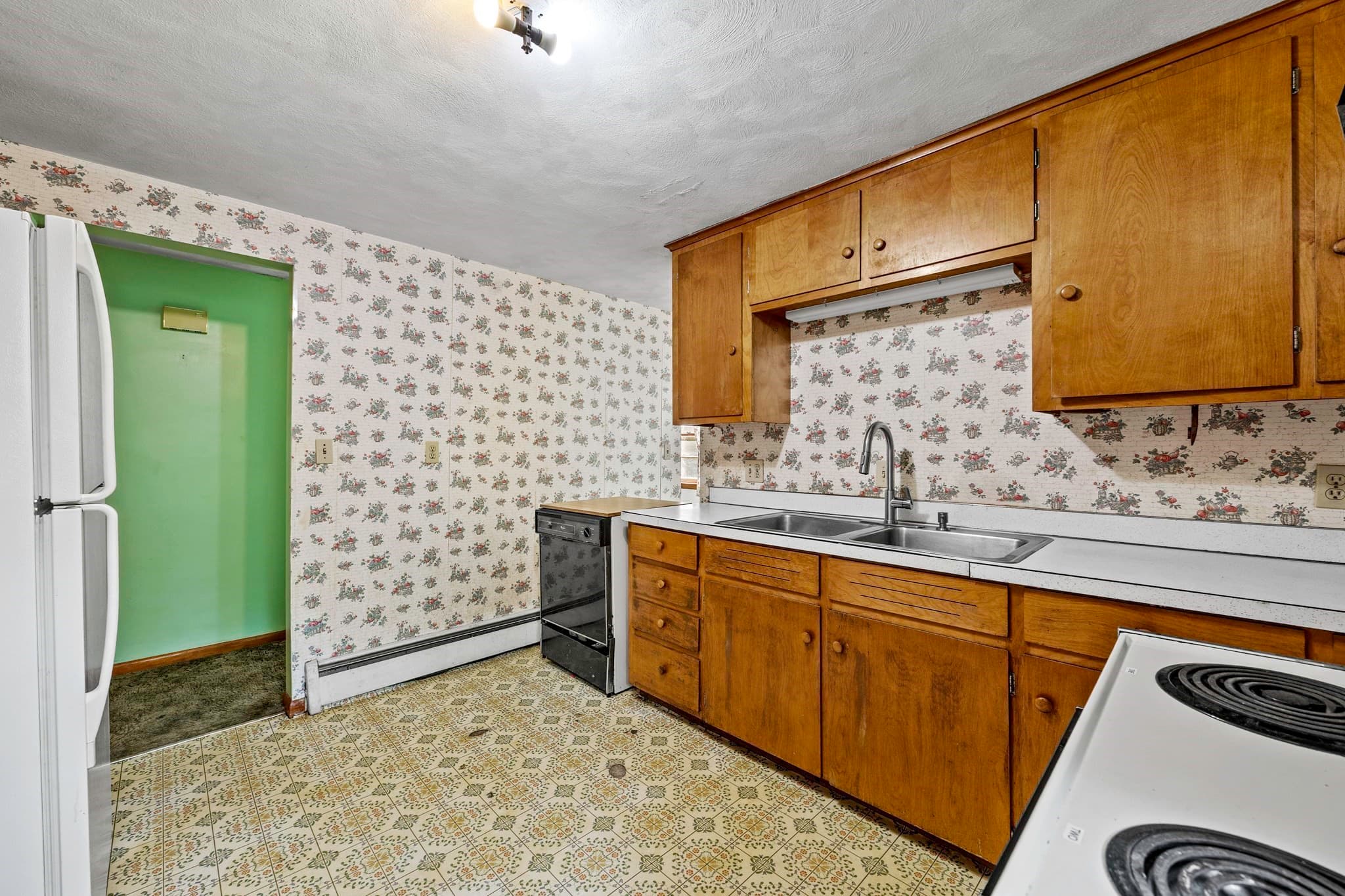 Single Family Residence at 20 S Sycamore Knls, South Hadley MA 01075, photo 12 of 37