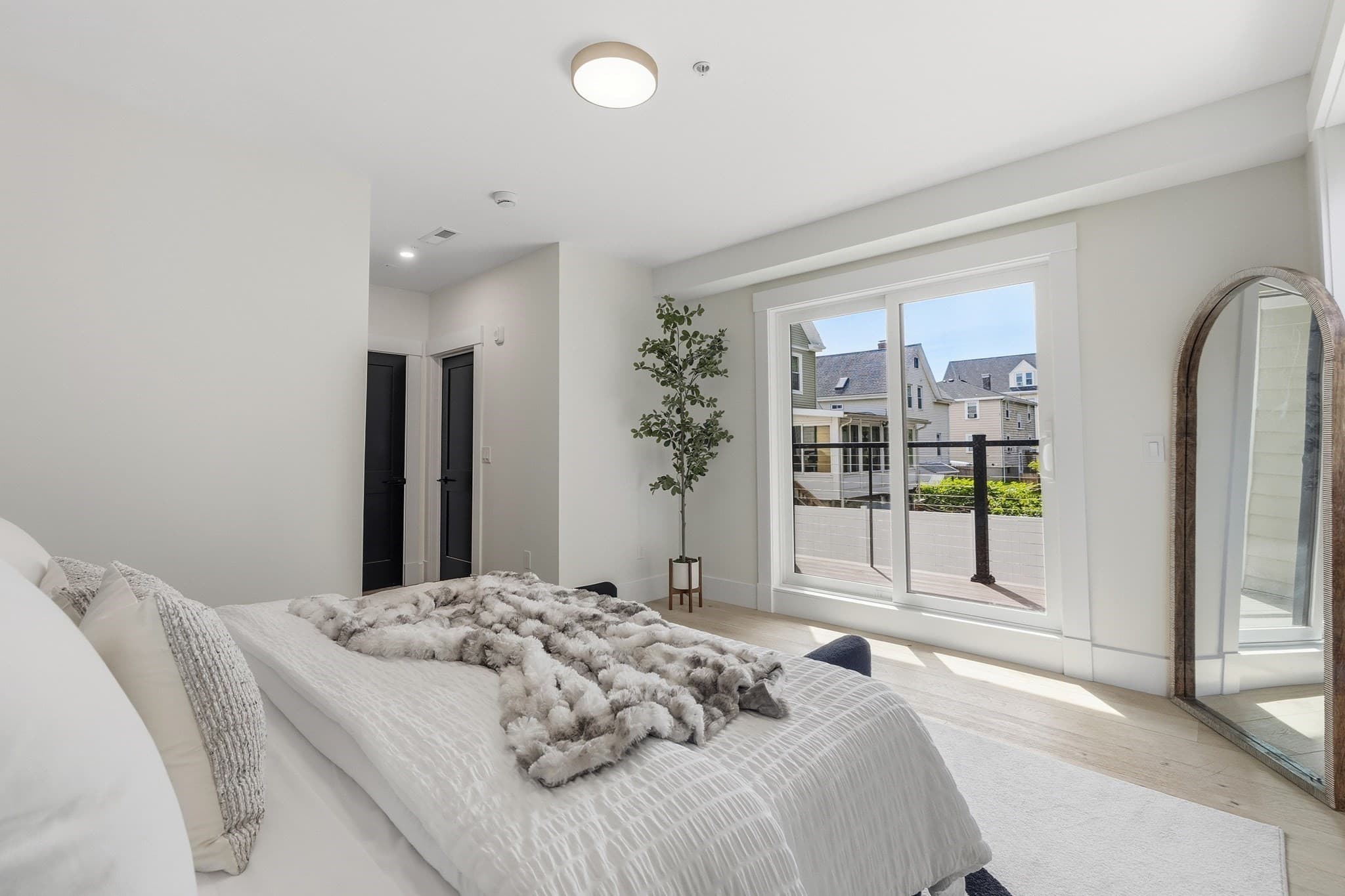 Condominium at 17 Holmes # 1, Quincy MA 02171, Quincy, photo 13 of 25