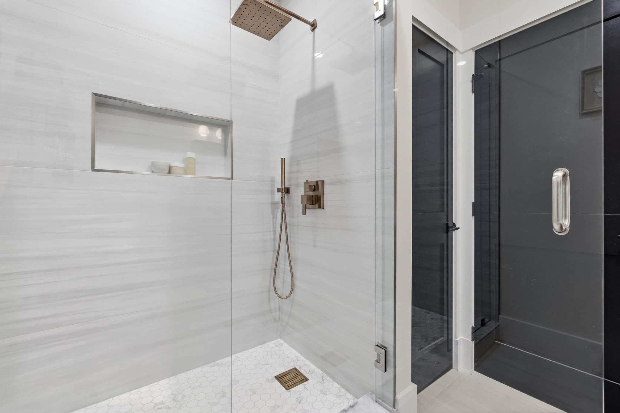 Condominium at 17 Holmes # 1, Quincy MA 02171, Quincy, photo 17 of 25