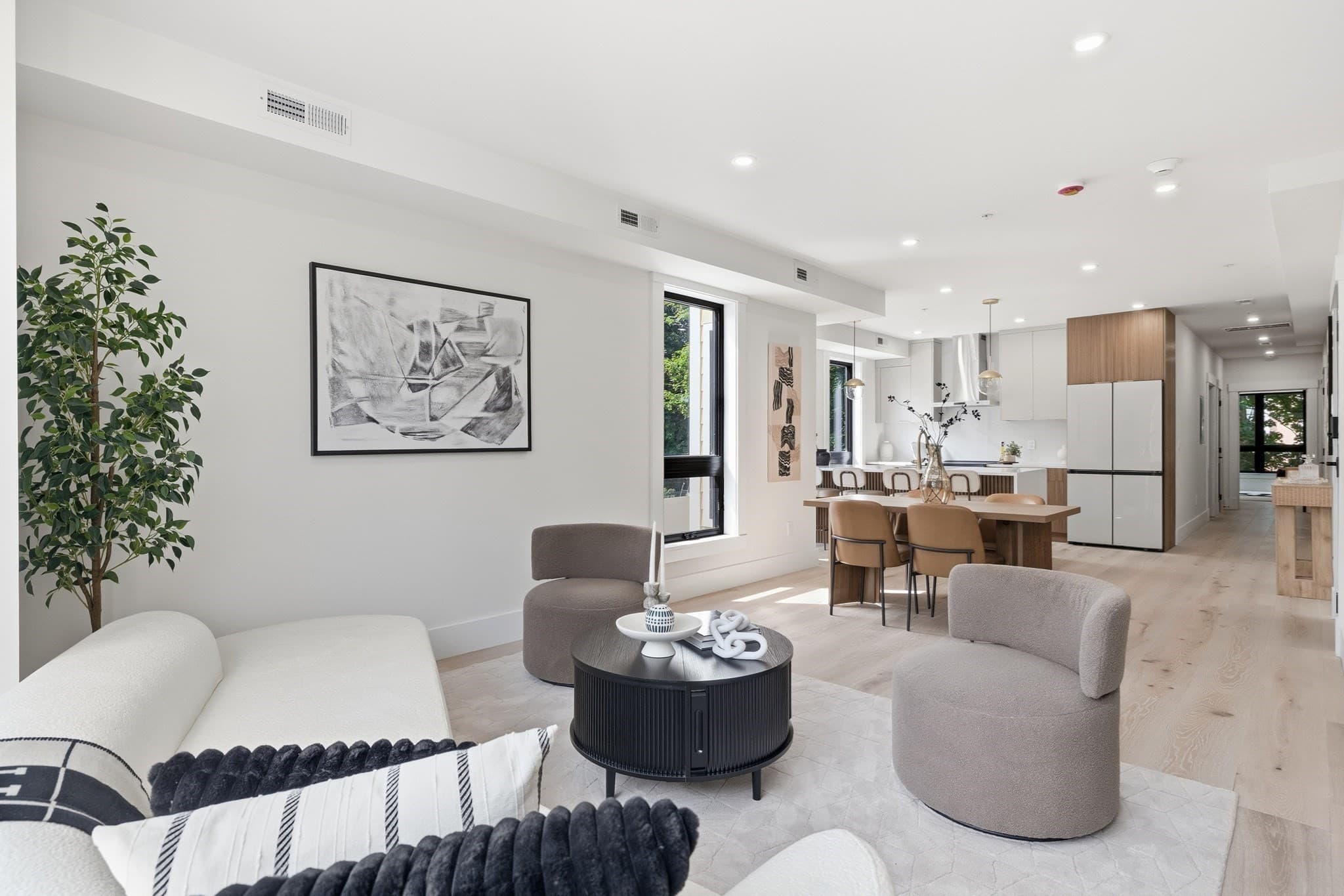 Condominium at 17 Holmes # 1, Quincy MA 02171, Quincy, photo 3 of 25