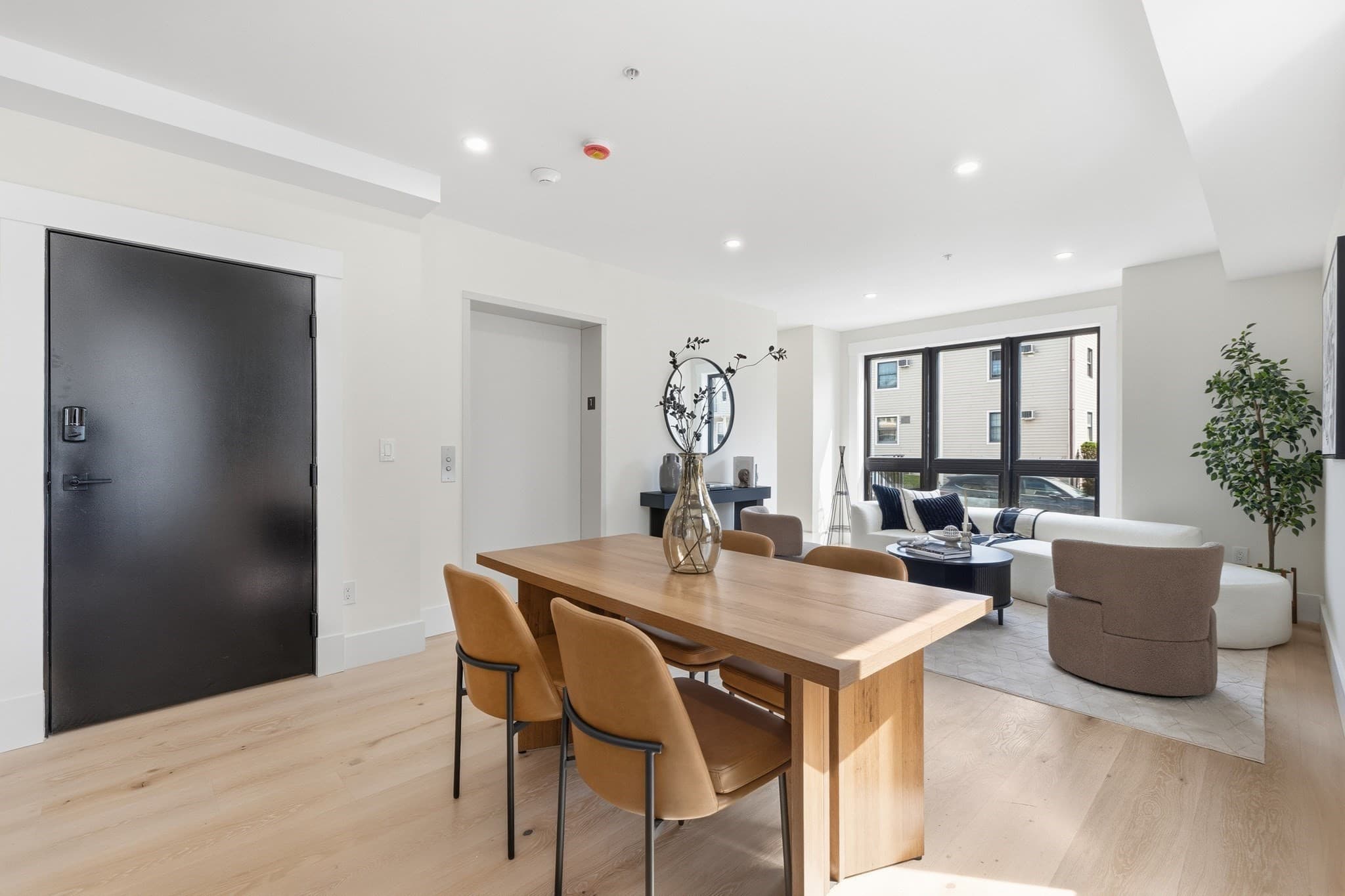 Condominium at 17 Holmes # 1, Quincy MA 02171, Quincy, photo 5 of 25
