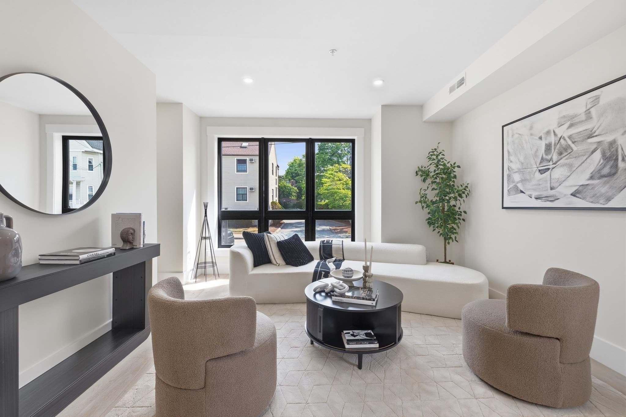 Condominium at 17 Holmes # 1, Quincy MA 02171, Quincy, photo 4 of 25
