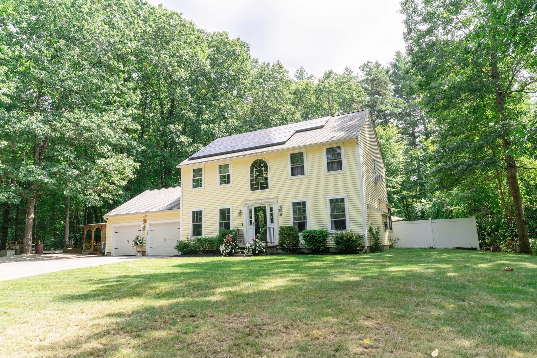 55 S Shore Dr, Sturbridge MA 01566