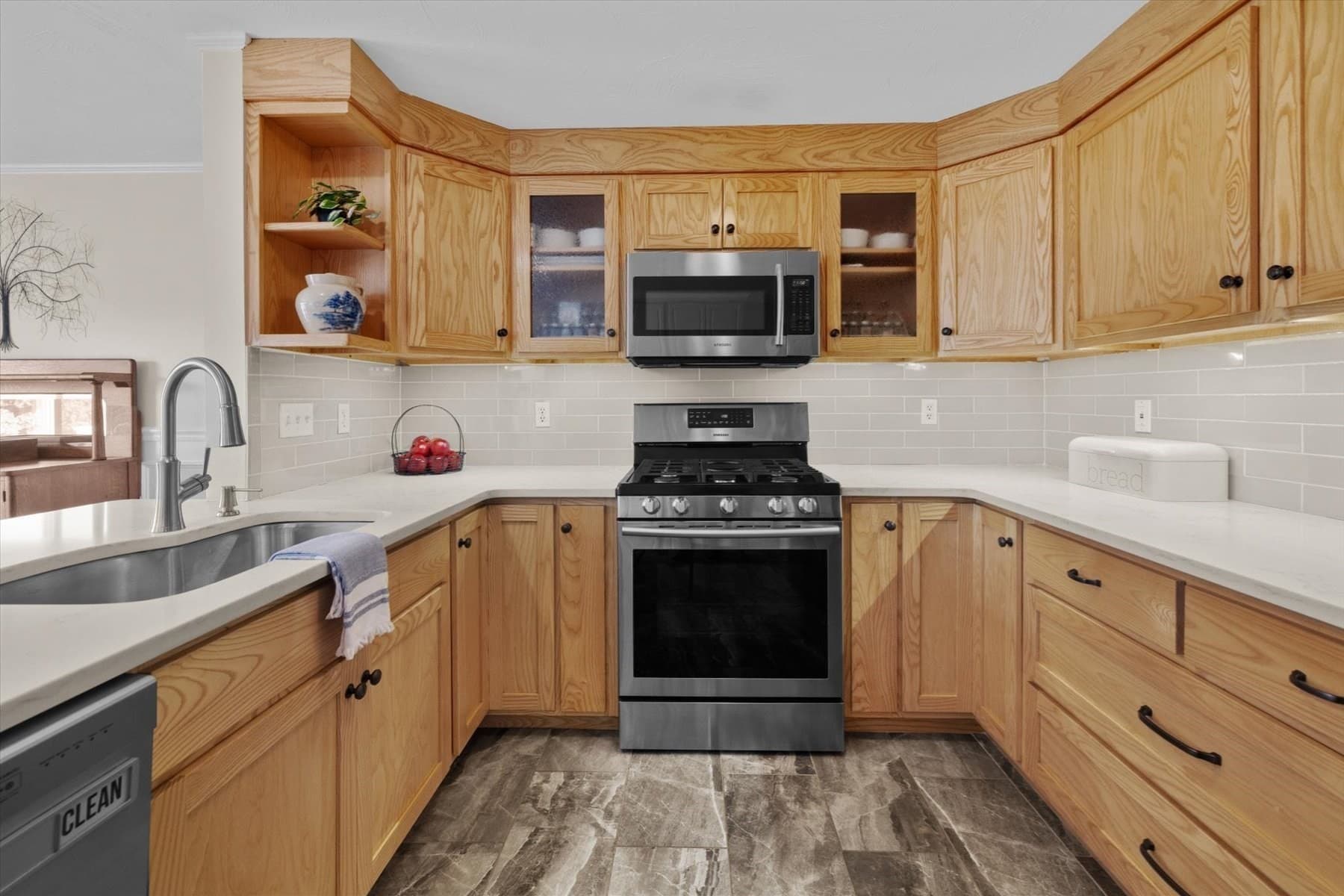 Condominium at 28 Coldspring Dr # C, Sutton MA 01590, Sutton, photo 13 of 42