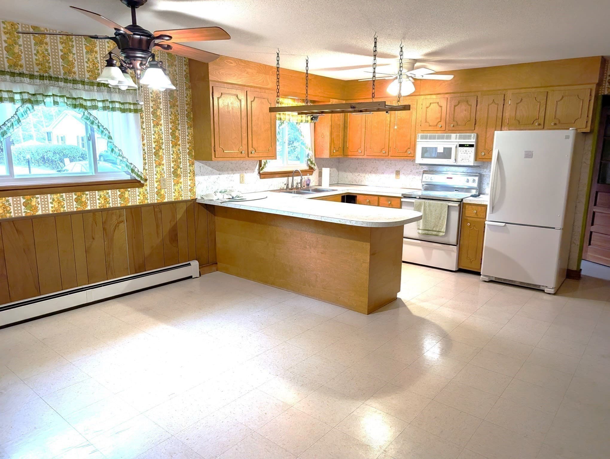Single Family Residence at 7 Allen St, West Brookfield MA 01585, West Brookfield, photo 7 of 25